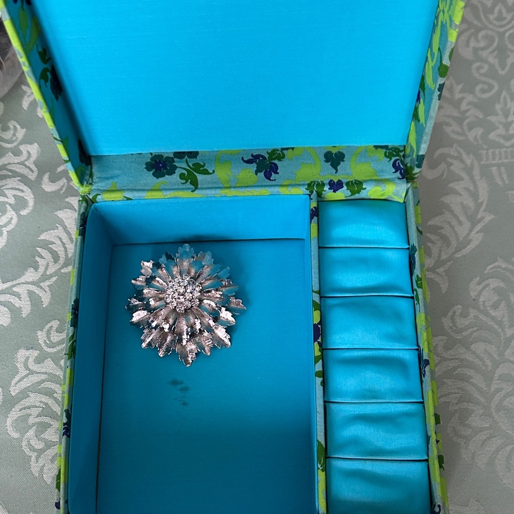Vintage Floral Patterned jewelry Box - Picture 12 of 12